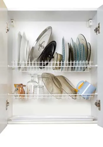 Dish drying closet