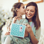 MothersGiftsFeatured-GettyImages-250x250