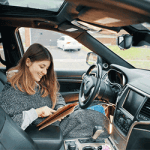 WomanWithTabletAndSelfDriveCar_GettyImages_250x250