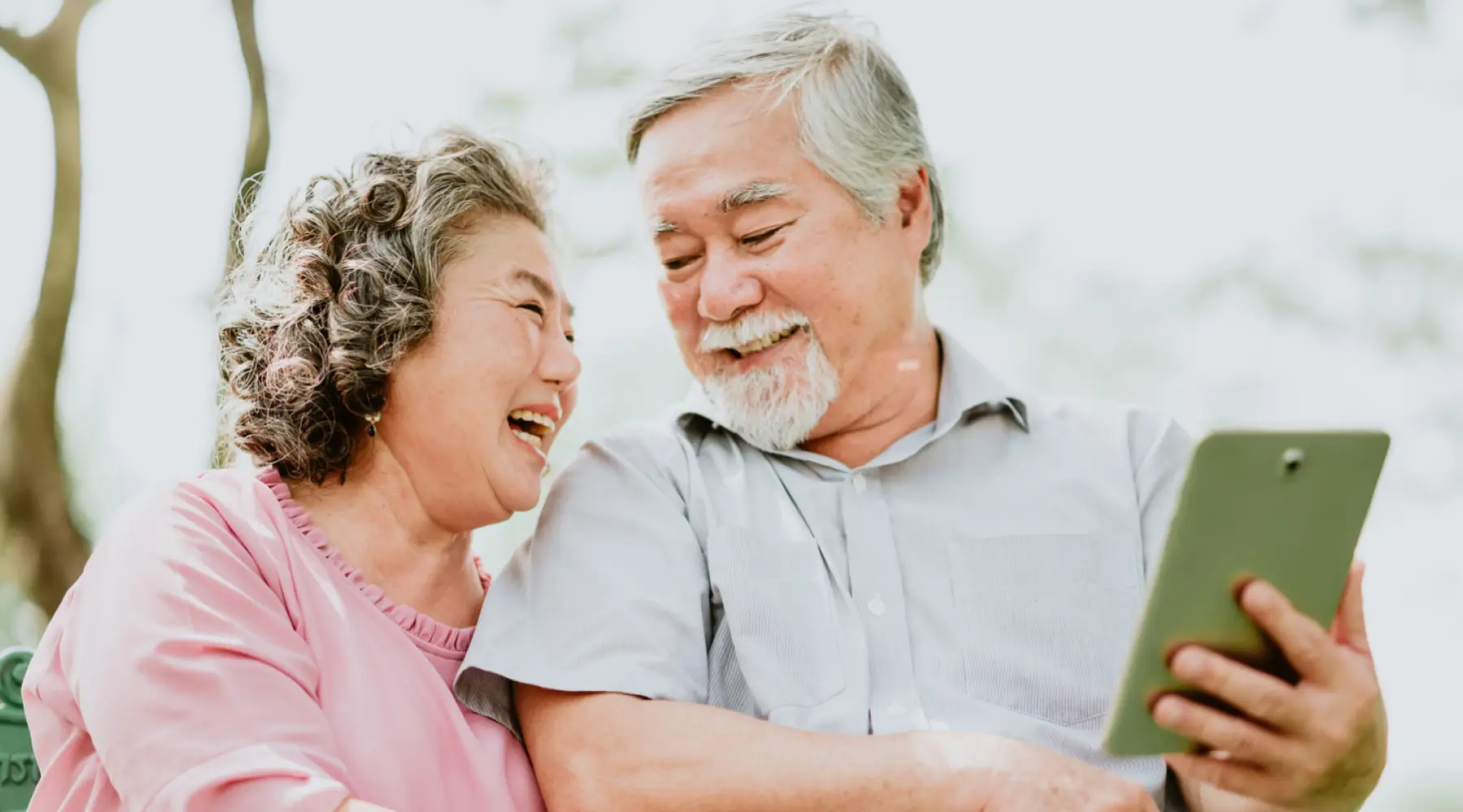 happy-senior-couple-using-their-tablet_canva_1800x1000